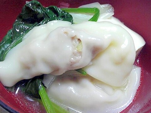 ほうれん草と水餃子の鍋